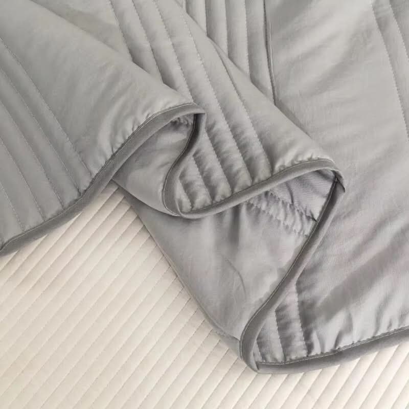 Lightweight Quilted Cooling Blanket